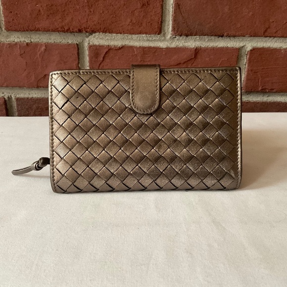 •Bottega Veneta Metallic Gold/Brown LeatherBifold Wallet